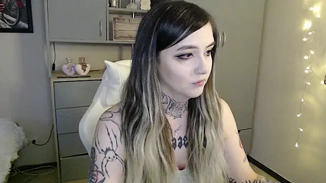 Snapshot of Rin_Tozier chatting on April 5, 2026, 1:14 am Rin Tozier online show from April 5, 2026, 1:14 am