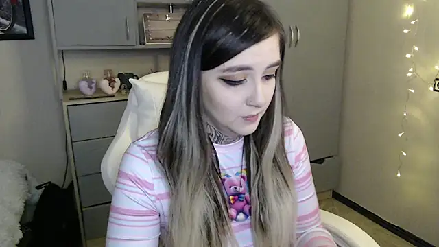 Snapshot of Rin_Tozier chatting on April 10, 2026, 1:22 am Rin Tozier online show from April 10, 2026, 1:22 am