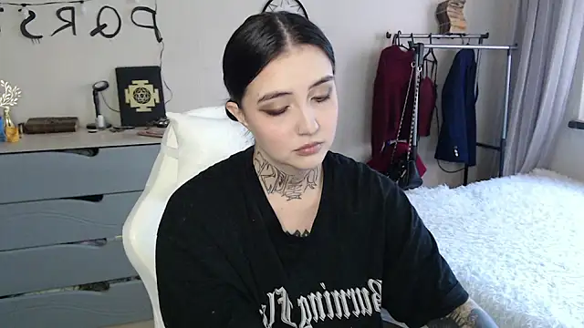 Snapshot of Rin_Tozier chatting on May 22, 2026, 2:08 am Rin Tozier online show from May 22, 2026, 2:08 am