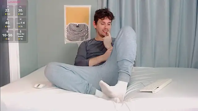 Snapshot of Luc_7 chatting on June 13, 2026, 7:56 pm Luc 7 online show from June 13, 2026, 7:56 pm