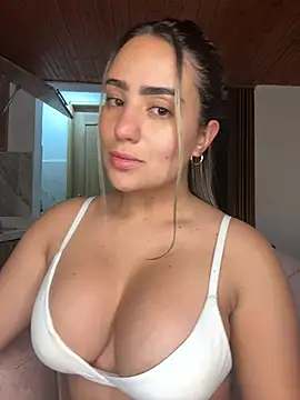 Miilana  online show from April 15, 2026, 10:44 am