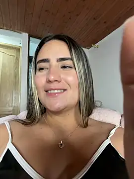 Snapshot of Miilana_ chatting on May 3, 2026, 5:02 am Miilana online show from May 3, 2026, 5:02 am