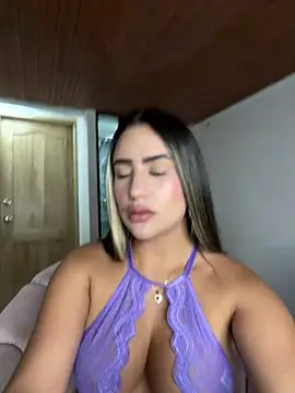 Snapshot of Miilana_ chatting on May 17, 2026, 3:04 am Miilana online show from May 17, 2026, 3:04 am