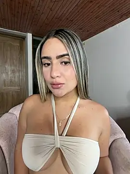 Snapshot of Miilana_ chatting on July 11, 2026, 8:55 pm Miilana online show from July 11, 2026, 8:55 pm