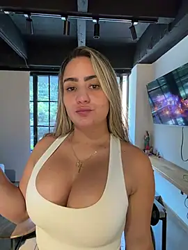 Snapshot of Miilana_ chatting on July 30, 2026, 3:33 pm Miilana online show from July 30, 2026, 3:33 pm