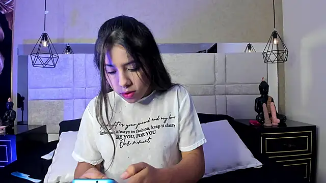 CloheBell online show from April 26, 2026, 11:13 pm