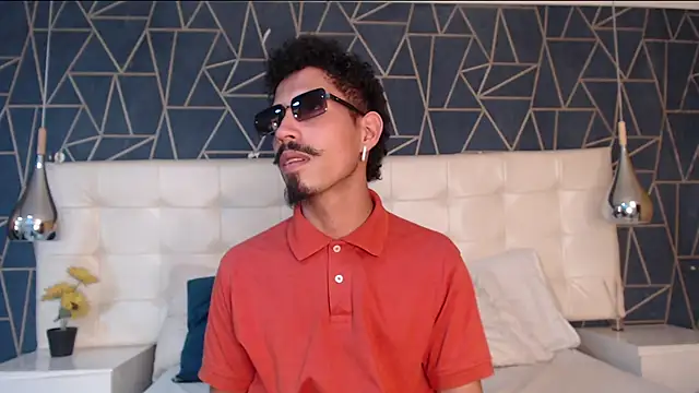 NoaahTylor online show from February 16, 2026, 7:54 pm