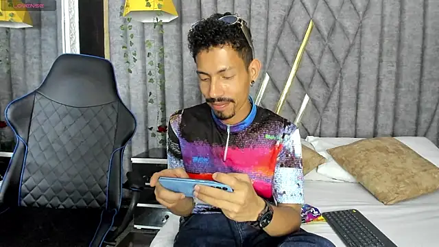 NoaahTylor online show from July 10, 2026, 4:06 am