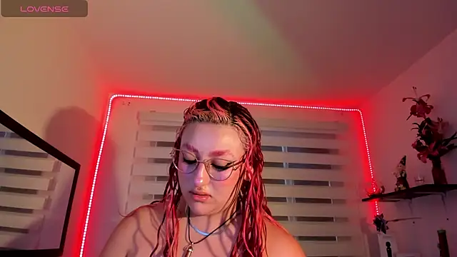 Emily Jonesh online show from April 28, 2026, 12:21 pm