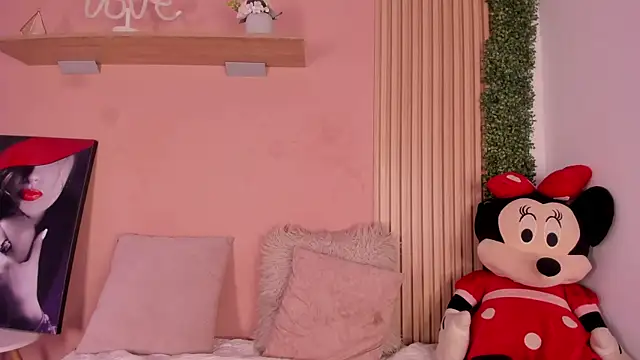 Winnie cutee online show from June 25, 2026, 5:12 am