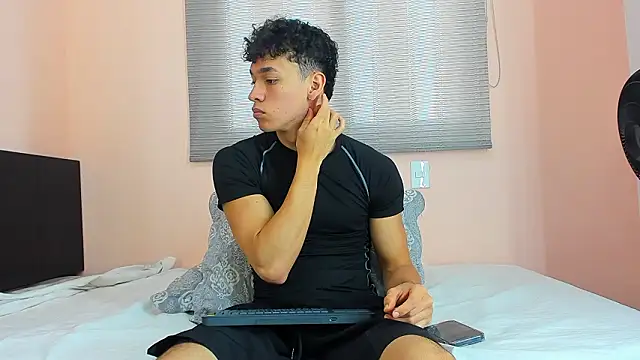 Muscle  Myke online show from March 10, 2026, 12:43 pm