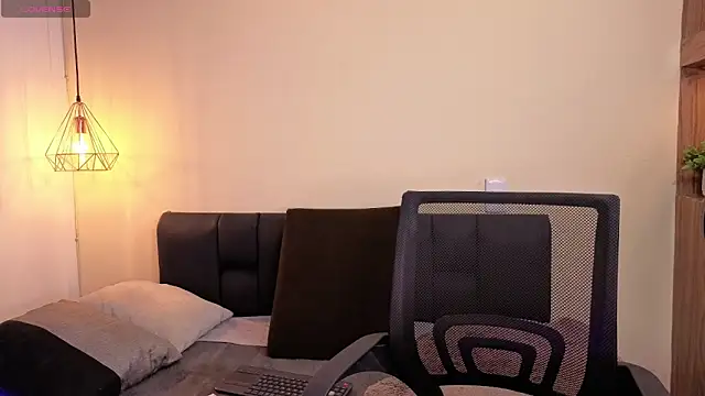 Hanna Williams   online show from March 7, 2026, 3:03 am