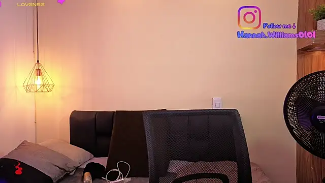 Hanna Williams   online show from March 9, 2026, 2:59 am