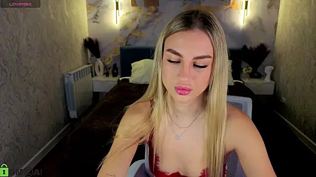 Snapshot of Silen_Tori chatting on June 11, 2026, 12:43 am Silen Tori online show from June 11, 2026, 12:43 am