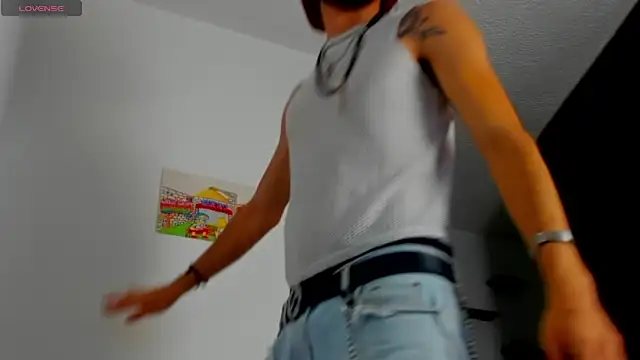 LovexJuxn8 online show from February 11, 2026, 4:01 pm