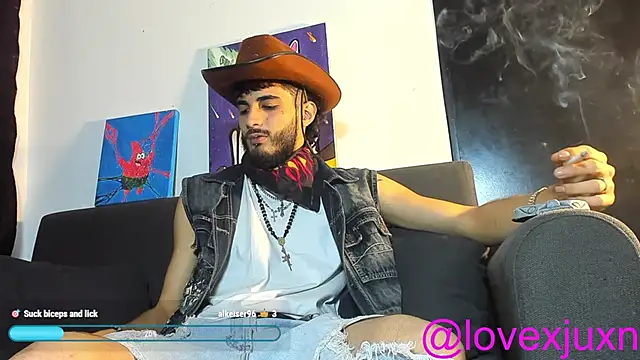 LovexJuxn8 online show from March 3, 2026, 7:31 pm