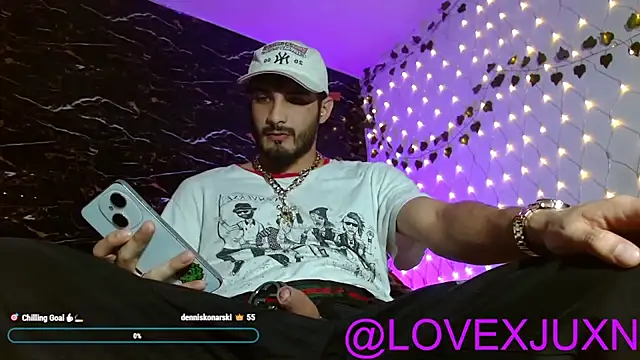 LovexJuxn8 online show from April 29, 2026, 9:21 pm