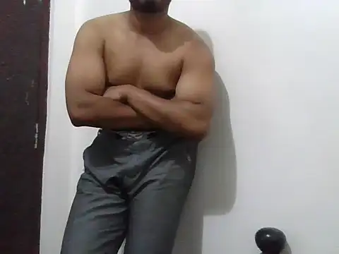 Snapshot of muscledad111 chatting on February 21, 2026, 5:14 pm muscledad111 online show from February 21, 2026, 5:14 pm
