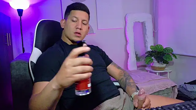 Snapshot of _robertobaggioo chatting on June 1, 2026, 12:29 pm robertobaggioo online show from June 1, 2026, 12:29 pm
