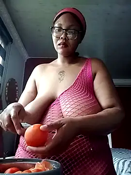 ShantelBootyBoobs online show from April 24, 2026, 12:18 pm