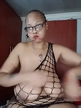 ShantelBootyBoobs online show from July 17, 2026, 11:39 am