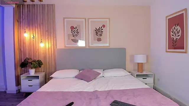 MoonofHades online show from March 11, 2026, 4:07 am