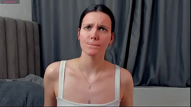 Snapshot of AnnettWildin chatting on March 11, 2026, 8:42 am AnnettWildin online show from March 11, 2026, 8:42 am