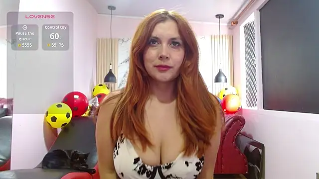 Snapshot of Eve_Bennett chatting on July 7, 2026, 6:23 pm Eve Bennett online show from July 7, 2026, 6:23 pm