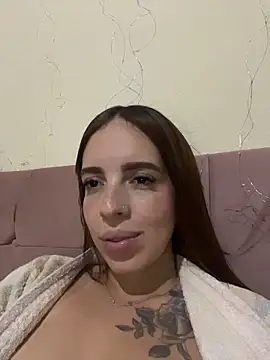 Snapshot of Larinhap chatting on May 24, 2026, 2:05 am Larinhap online show from May 24, 2026, 2:05 am