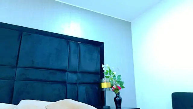 Snapshot of HollyOlson chatting on June 10, 2026, 7:35 pm HollyOlson online show from June 10, 2026, 7:35 pm