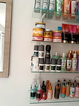 honey-suckle online show from March 14, 2026, 7:08 pm