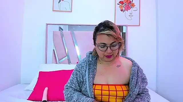 DariaLuca online show from April 24, 2026, 11:45 am