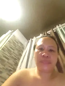 Snapshot of squirtshantal chatting on May 3, 2026, 9:48 am squirtshantal online show from May 3, 2026, 9:48 am