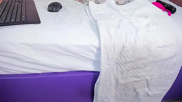 arianna sweeg online show from March 9, 2026, 4:05 am