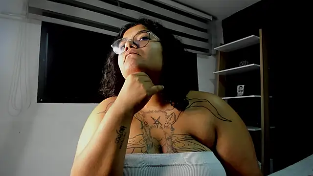 Snapshot of DarkReed chatting on April 10, 2026, 5:23 am DarkReed online show from April 10, 2026, 5:23 am