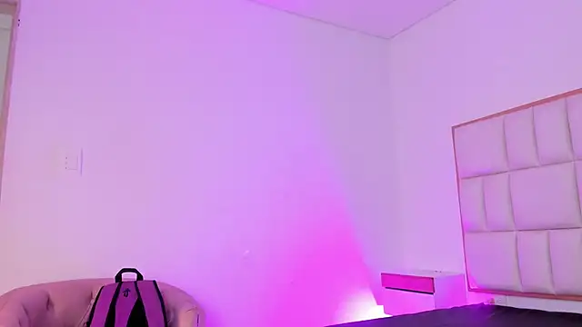 Violetta-foxx online show from May 5, 2026, 7:44 pm