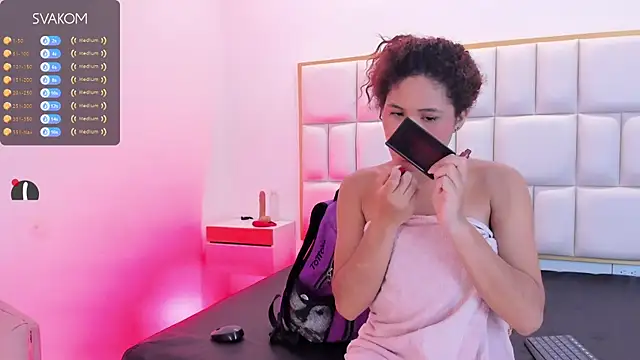 Violetta-foxx online show from May 15, 2026, 7:43 pm