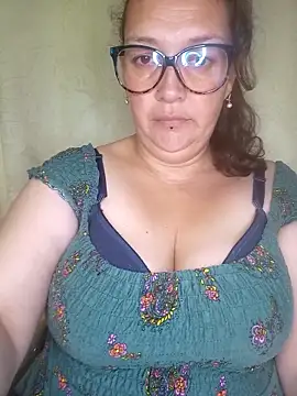  Saraqueen online show from April 25, 2026, 3:42 am