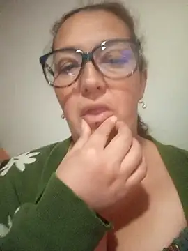  Saraqueen online show from April 26, 2026, 9:23 pm