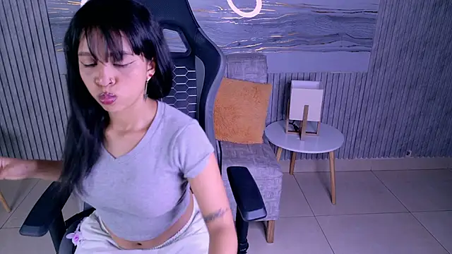 Abby18  online show from February 13, 2026, 5:03 am