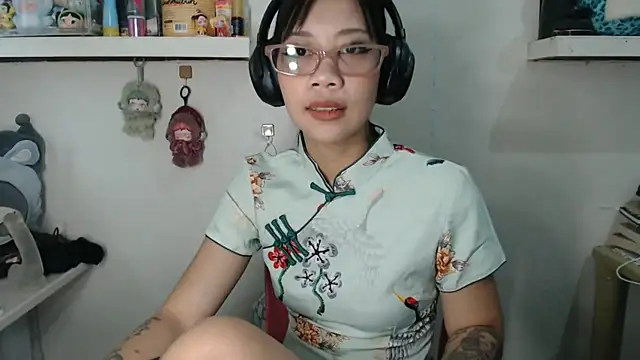 GloryKulikowski online show from February 19, 2026, 2:29 am