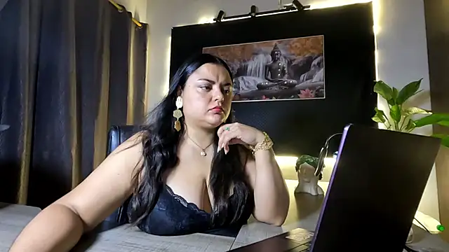 AzaraOnyx online show from June 17, 2026, 12:50 pm