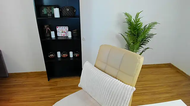 Snapshot of khloe_starrr chatting on June 1, 2026, 2:41 pm khloe starrr online show from June 1, 2026, 2:41 pm