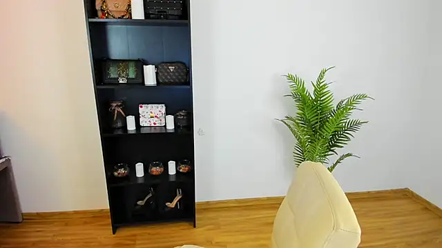 Snapshot of khloe_starrr chatting on July 18, 2026, 3:27 pm khloe starrr online show from July 18, 2026, 3:27 pm