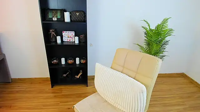 Snapshot of khloe_starrr chatting on August 3, 2026, 3:38 pm khloe starrr online show from August 3, 2026, 3:38 pm