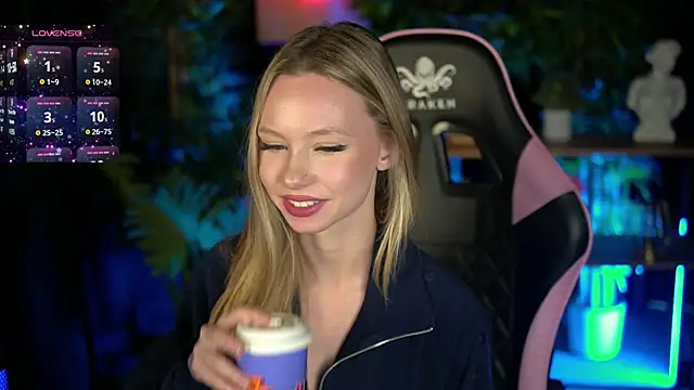 SweetDaisy me online show from February 22, 2026, 8:24 am