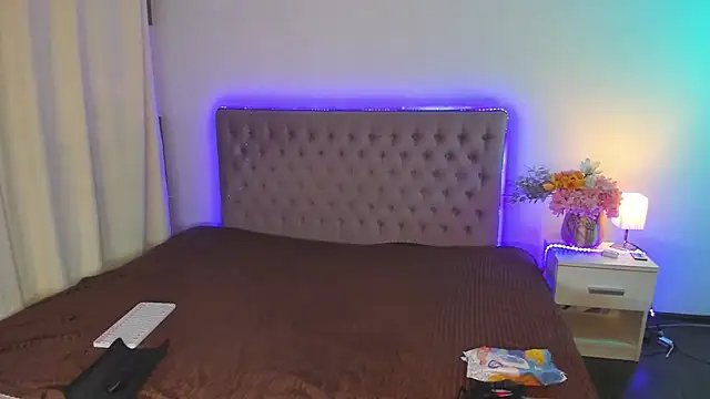 AmandaHoppe online show from April 27, 2026, 5:05 am