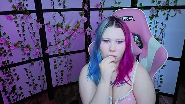 Snapshot of kitsune_little chatting on June 10, 2026, 11:03 pm kitsune little online show from June 10, 2026, 11:03 pm