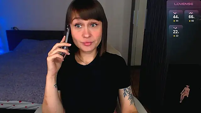 Mel Lovell  online show from May 12, 2026, 10:07 pm
