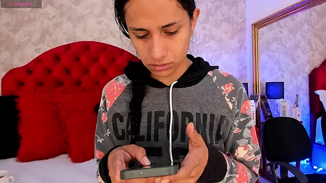 Isabell  26 online show from April 26, 2026, 12:47 pm